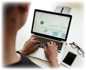 person-creating-campaign-quant-maximization-74